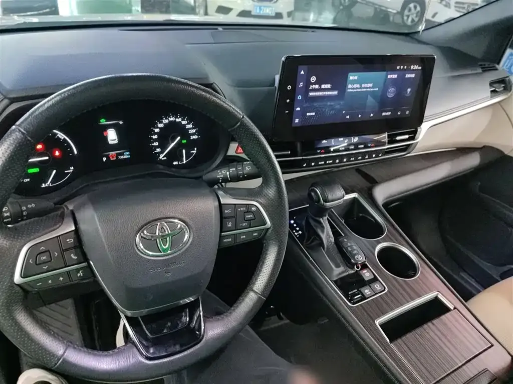 Toyota Granvia — фото 10