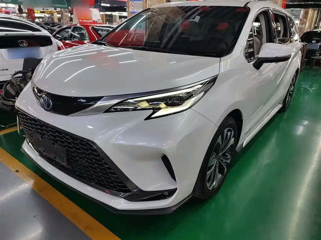 Toyota Granvia — фото 2