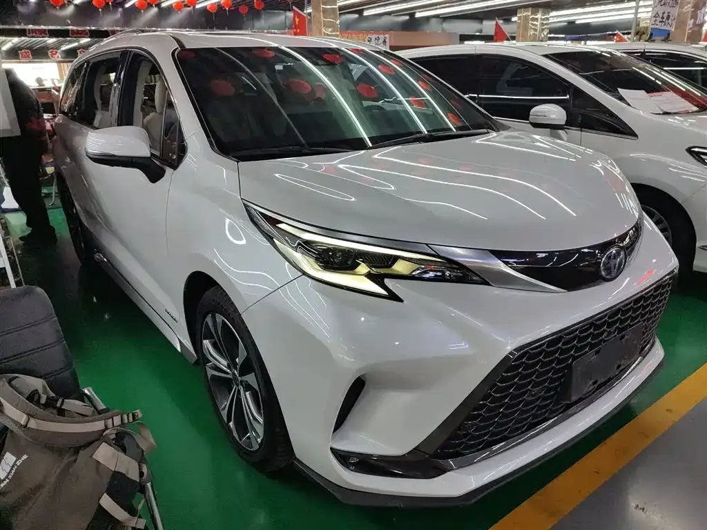 Toyota Granvia — фото 4