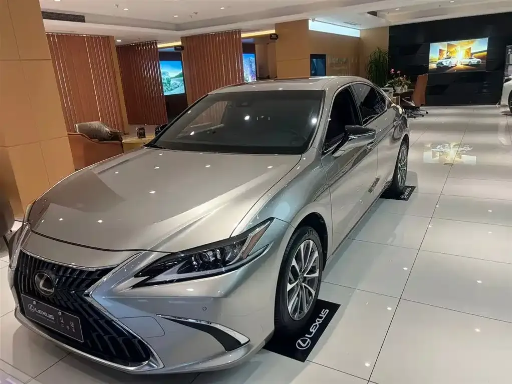Lexus ES — фото 1