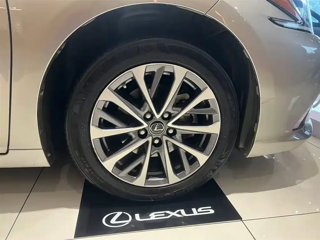 Lexus ES — фото 5