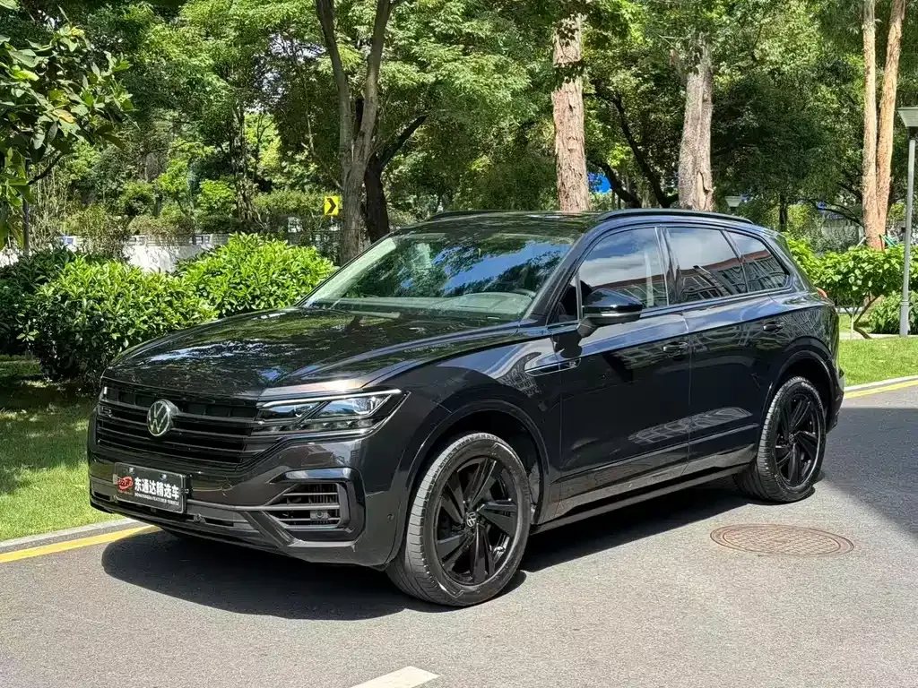 Volkswagen Touareg — фото 1
