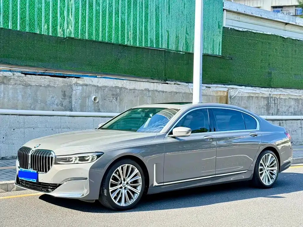 BMW 7 Series — фото 1