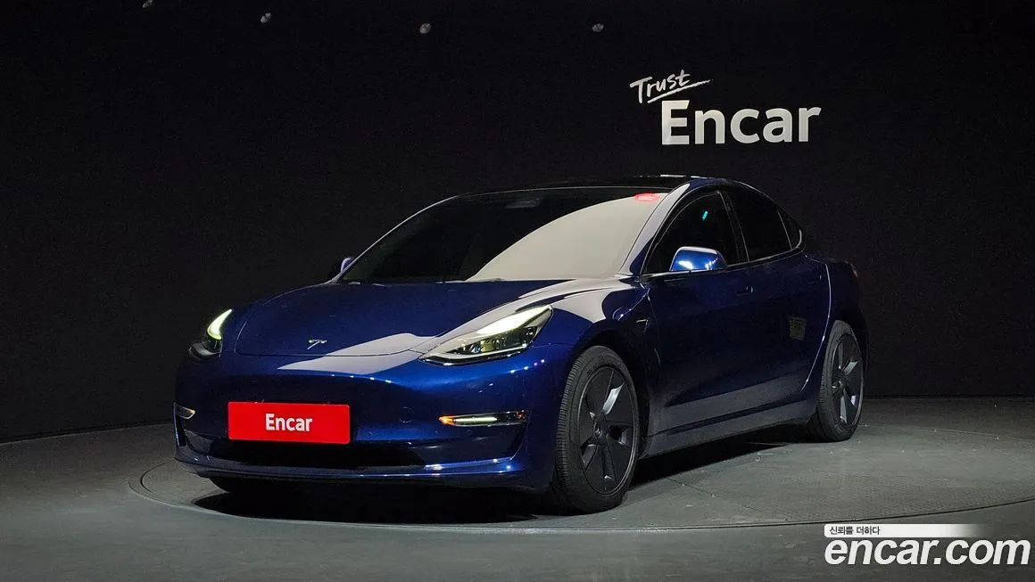Tesla Model 3 — фото 1