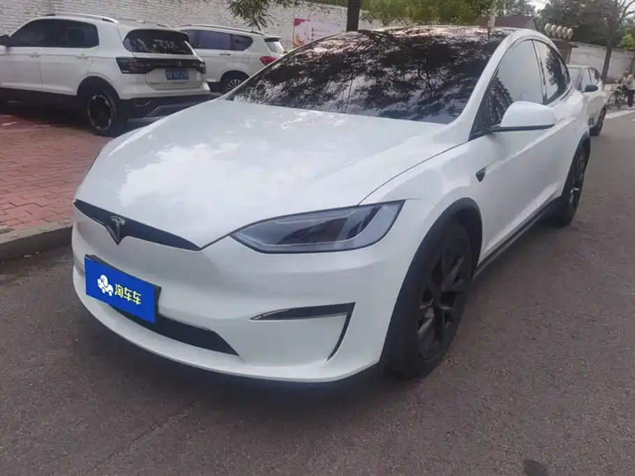 Tesla Model X — фото 1