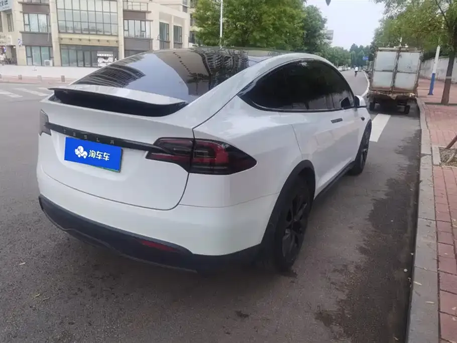 Tesla Model X — фото 3