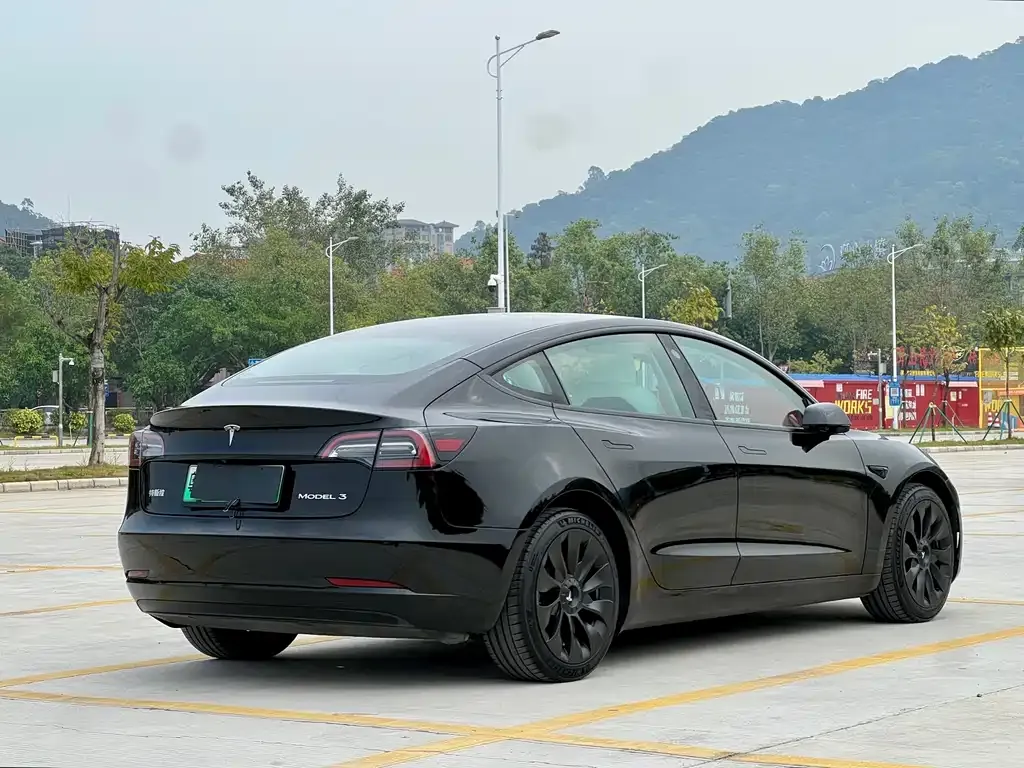 Tesla Model 3 — фото 5