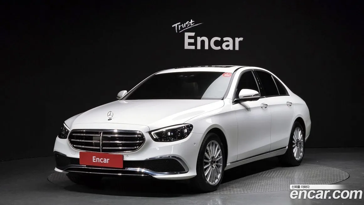 Mercedes-Benz E-Class — фото 1