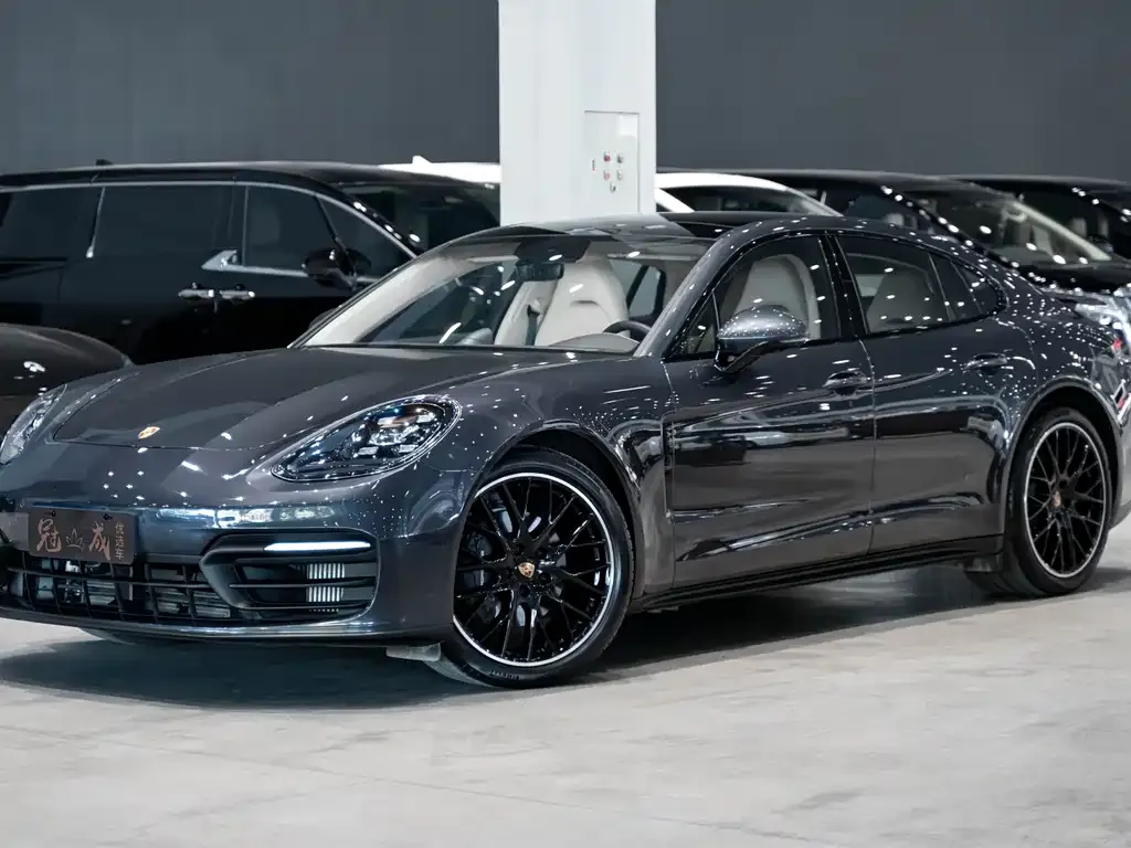 Porsche Panamera — фото 1