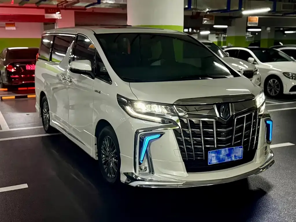 Toyota Alphard — фото 3