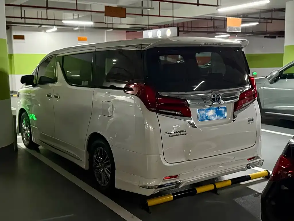 Toyota Alphard — фото 4
