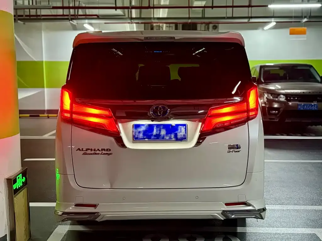 Toyota Alphard — фото 5