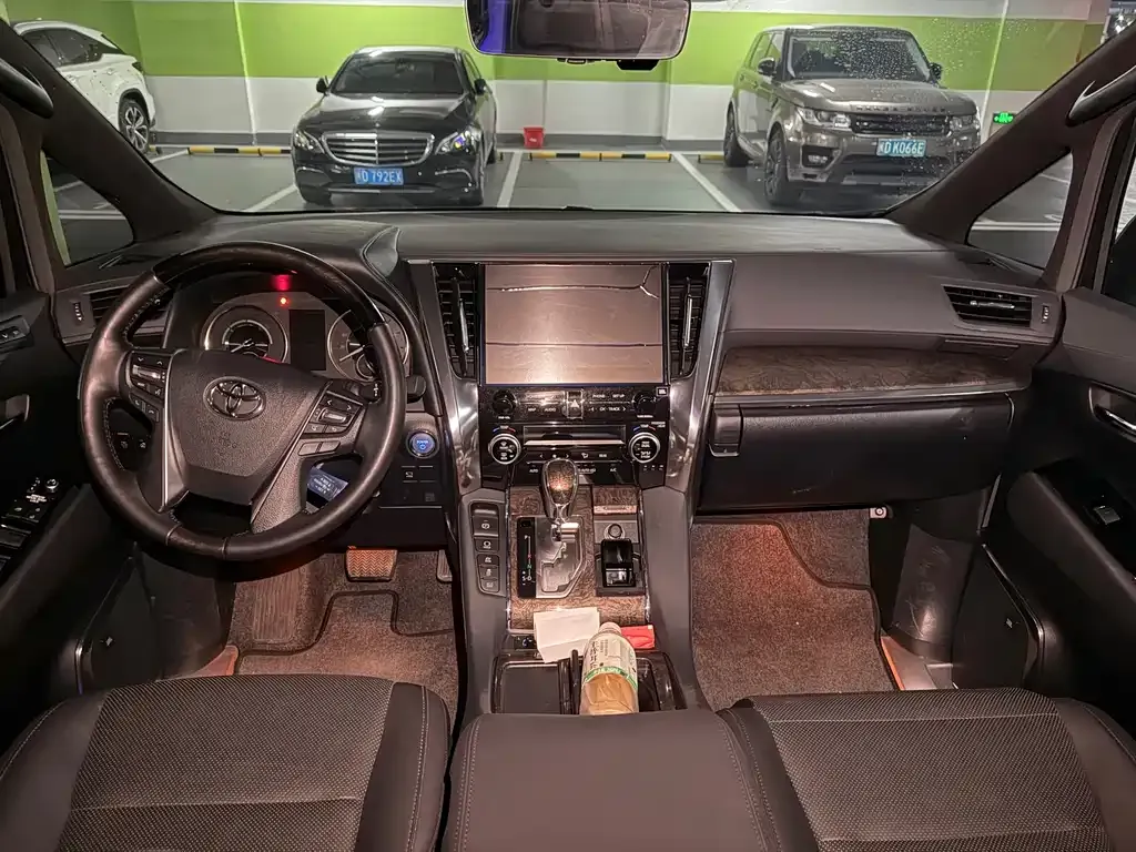 Toyota Alphard — фото 7