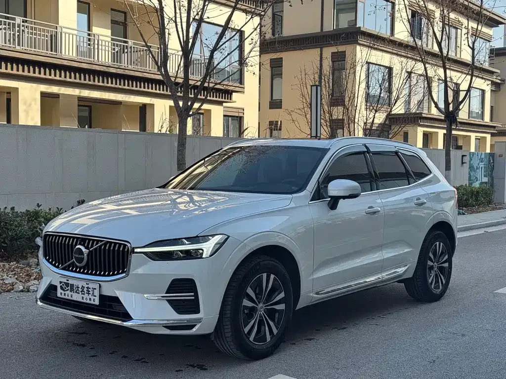 Volvo XC60 — фото 1