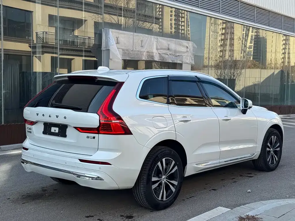 Volvo XC60 — фото 9