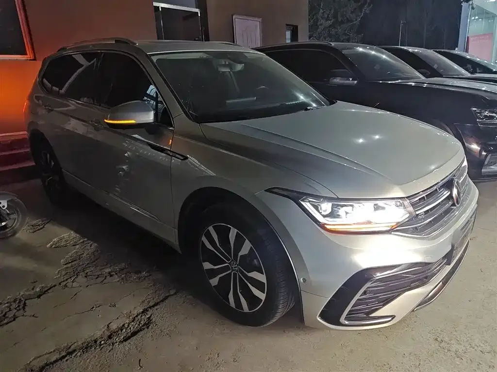 Volkswagen Tiguan L — фото 4