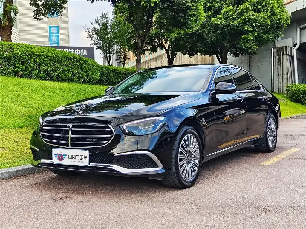 Mercedes-Benz E-Class — фото 1