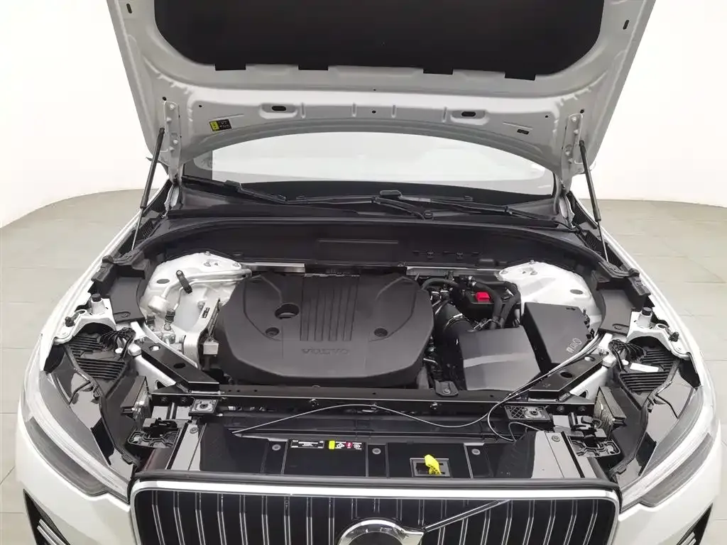Volvo XC60 — фото 6