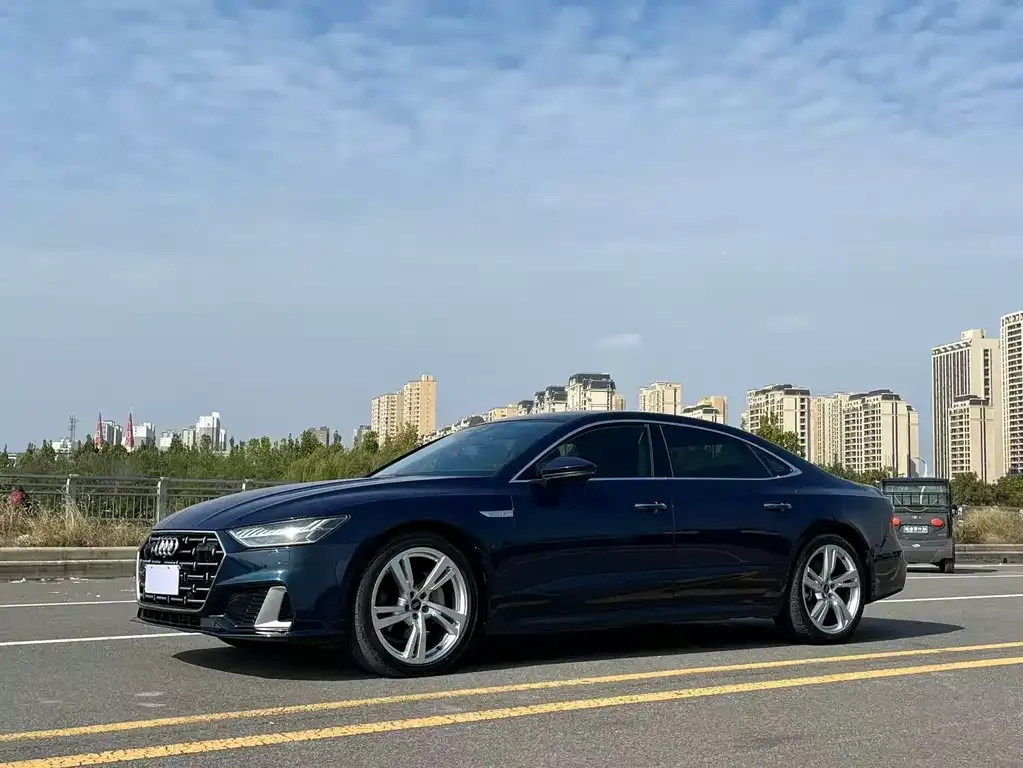 Audi A7L — фото 1