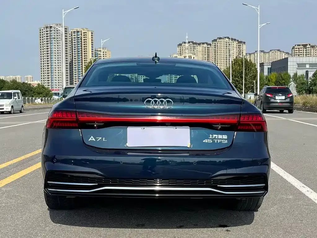 Audi A7L — фото 5