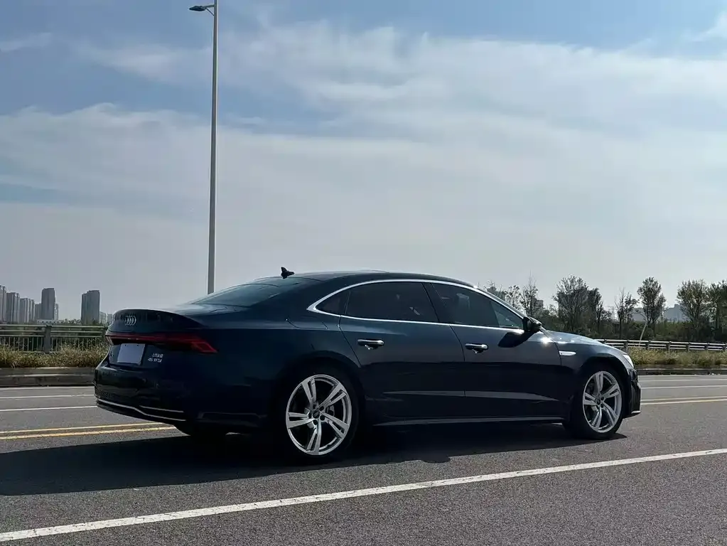 Audi A7L — фото 6