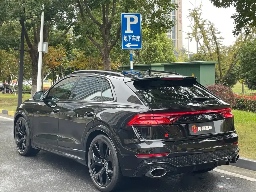 Audi RS Q8 — фото 4