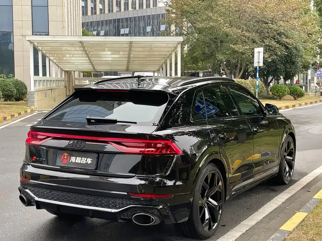 Audi RS Q8 — фото 6