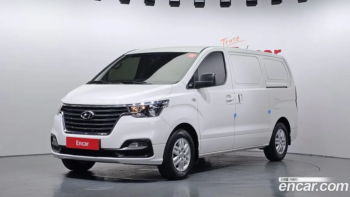 Hyundai Starex — фото 1
