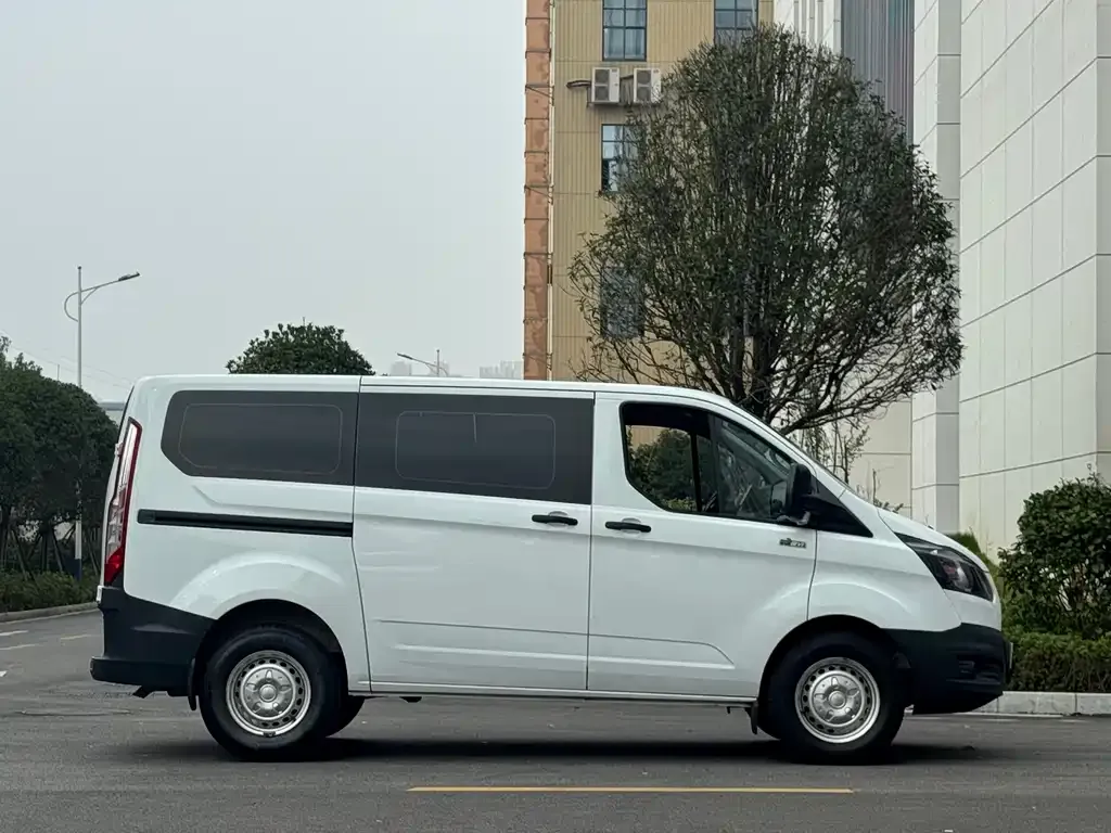 Ford Transit — фото 4