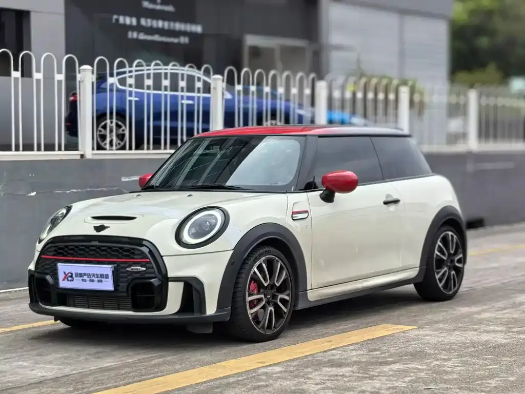 MINI JCW (John Cooper Works) — фото 1