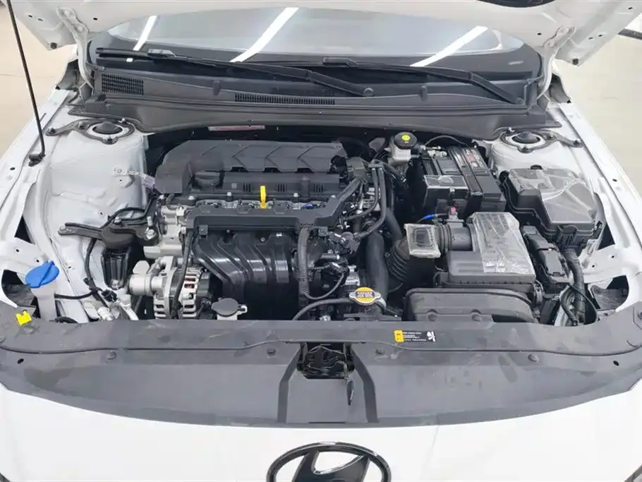 Hyundai Elantra — фото 10