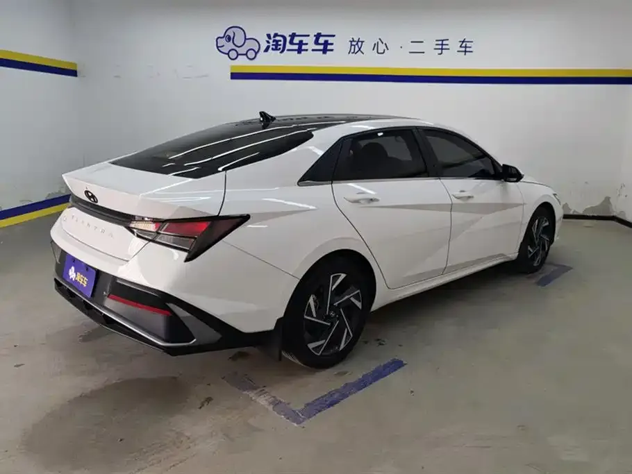 Hyundai Elantra — фото 3