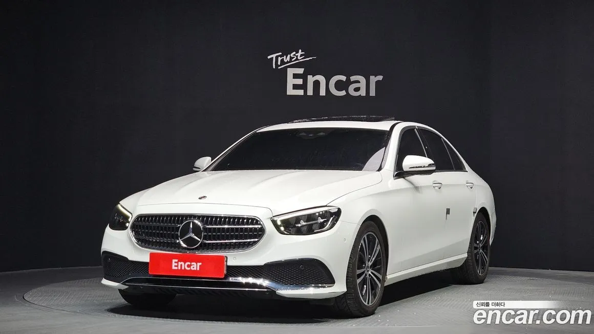 Mercedes-Benz E-Class — фото 1