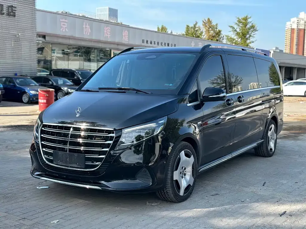 Mercedes-Benz V-Class — фото 1