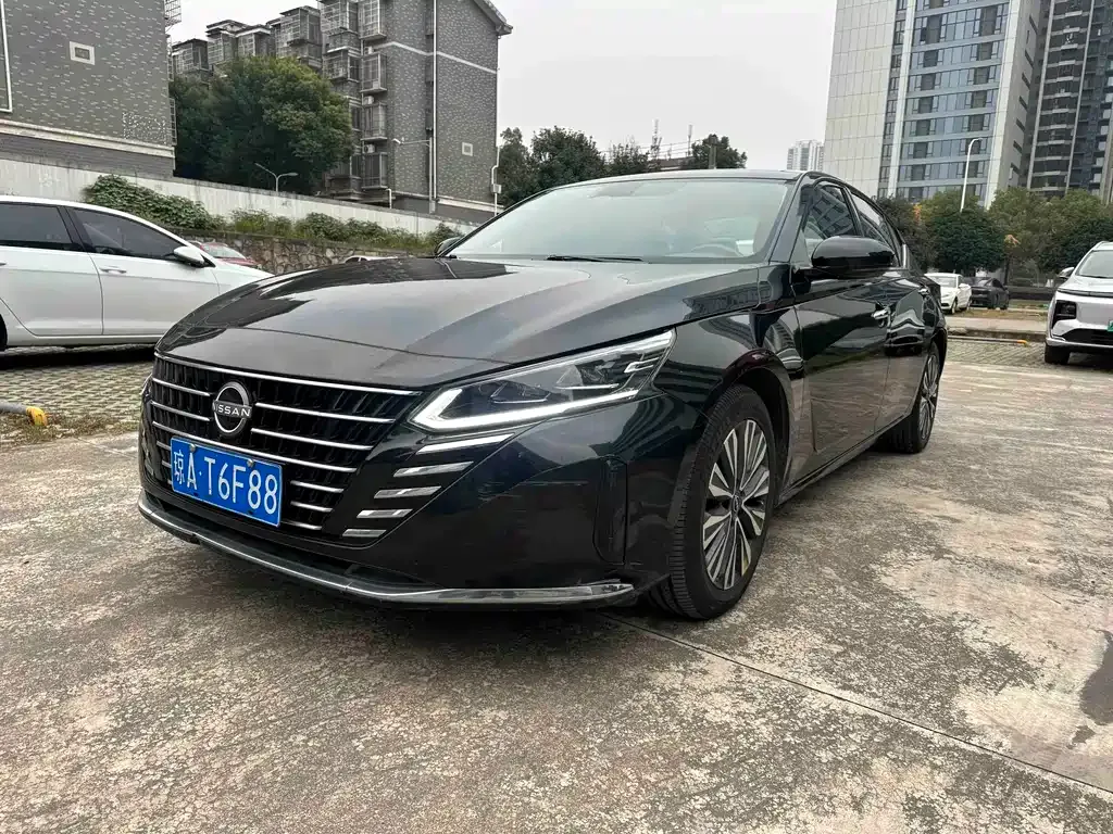 Nissan Teana — фото 1