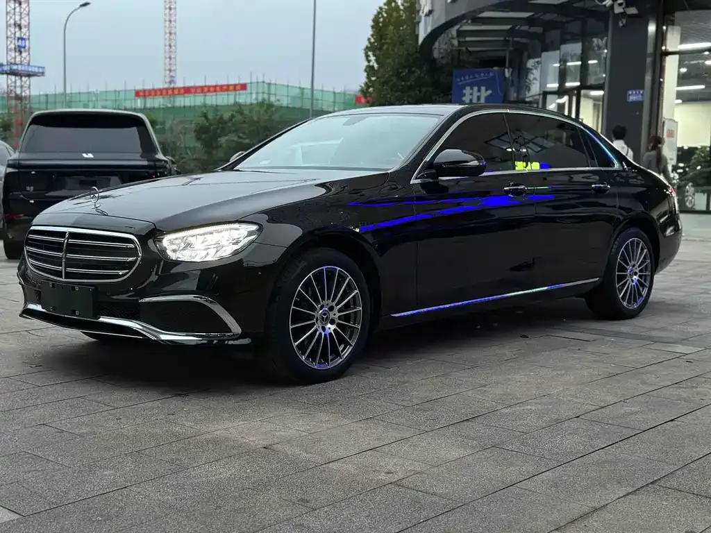 Mercedes-Benz E-Class — фото 1