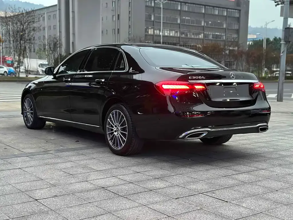 Mercedes-Benz E-Class — фото 6