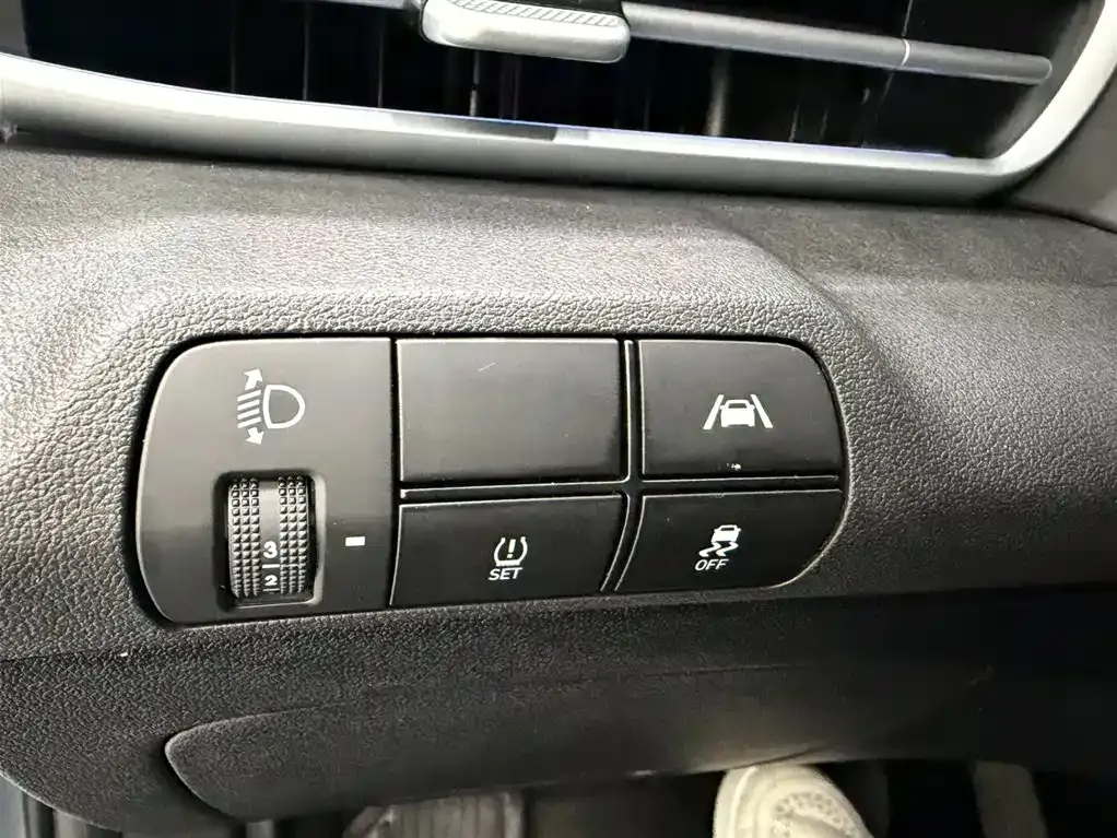 Hyundai Elantra — фото 10