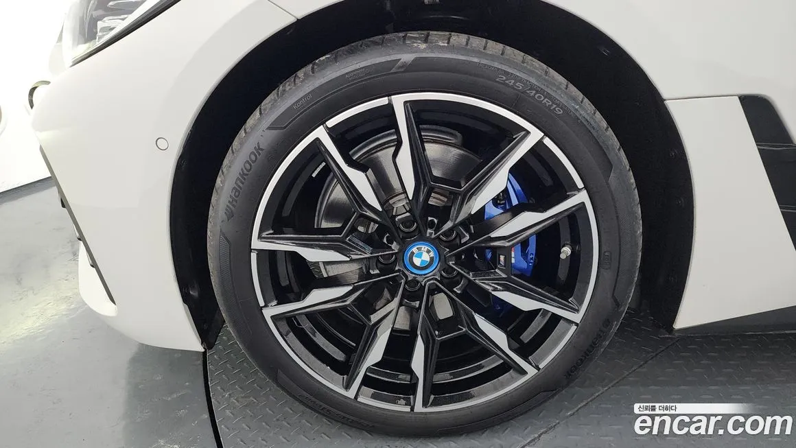 BMW i4 — фото 5
