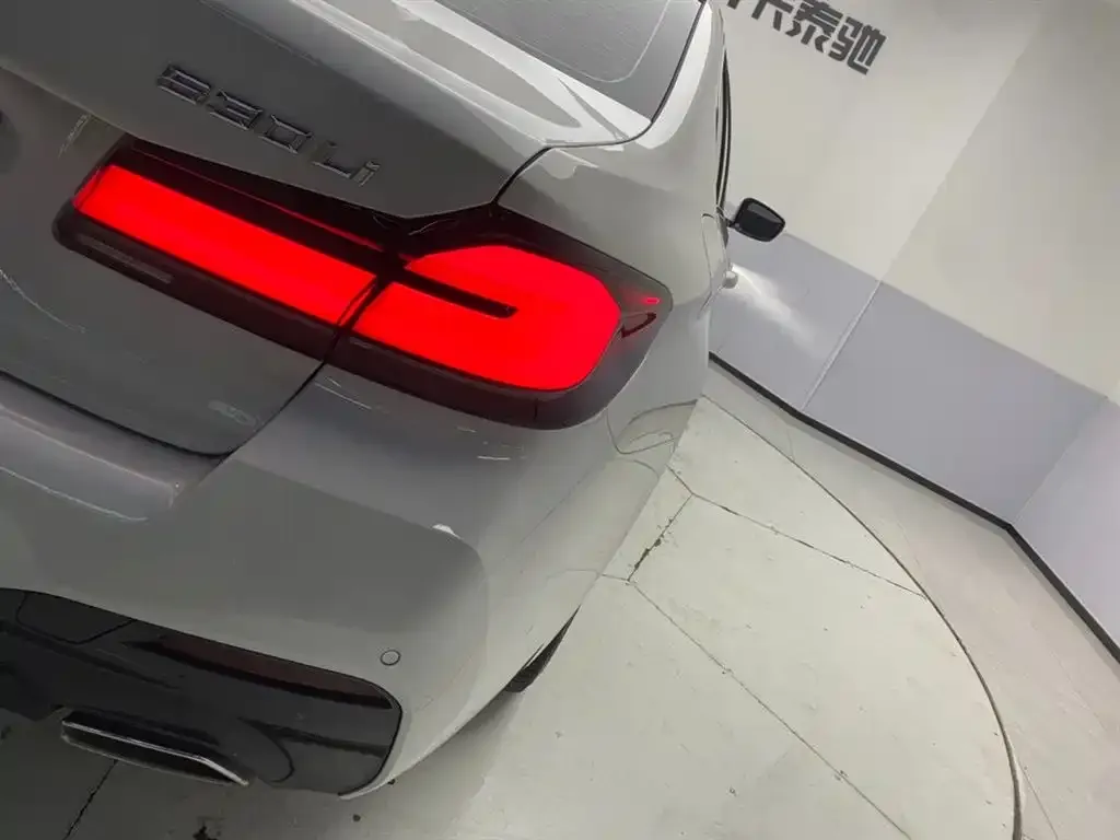 BMW 5 Series — фото 10