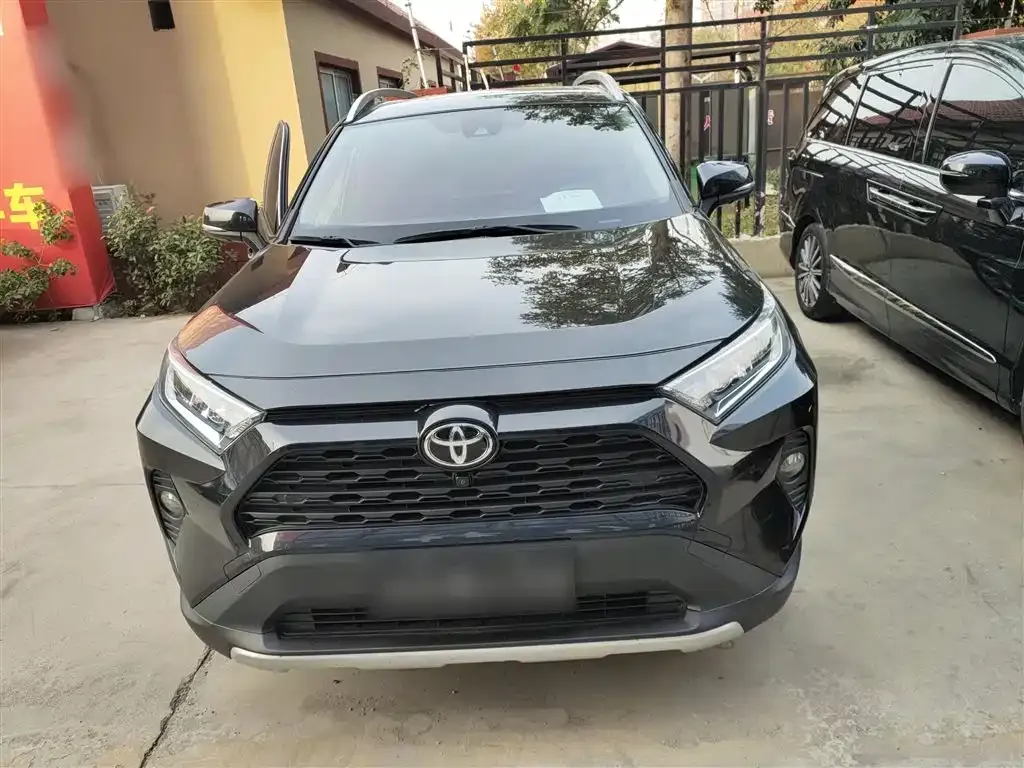 Toyota RAV4 — фото 3