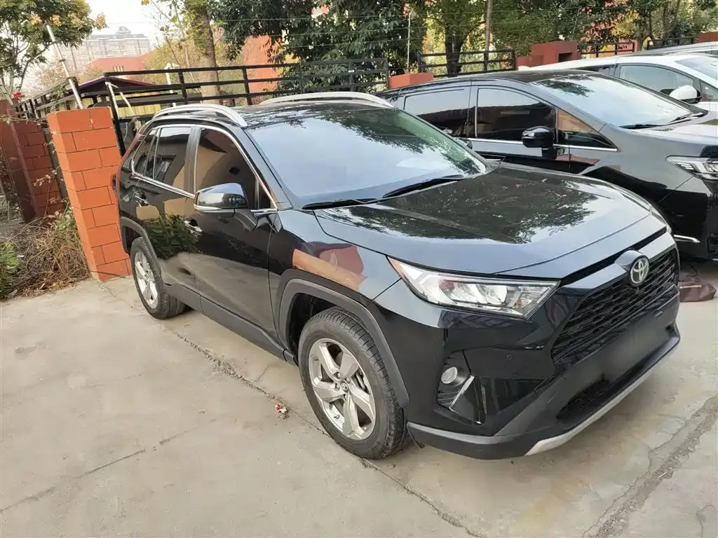 Toyota RAV4 — фото 4