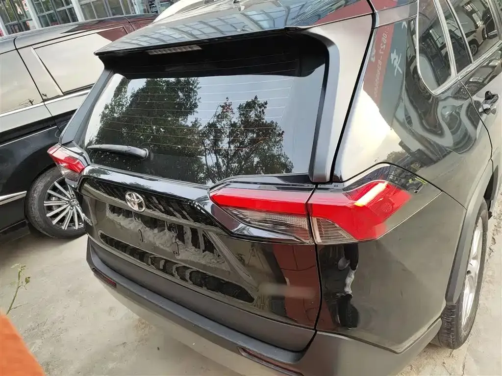 Toyota RAV4 — фото 6