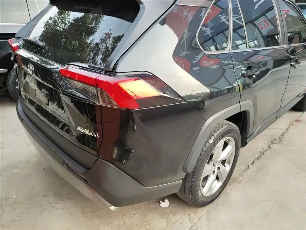 Toyota RAV4 — фото 8