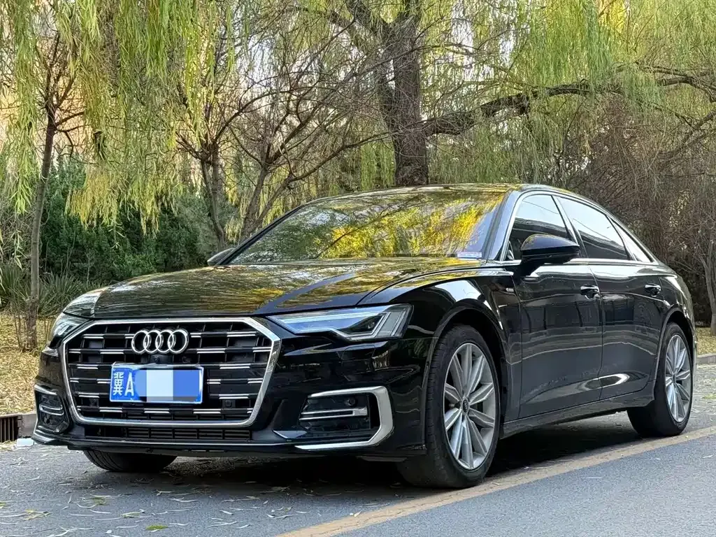 Audi A6L — фото 1
