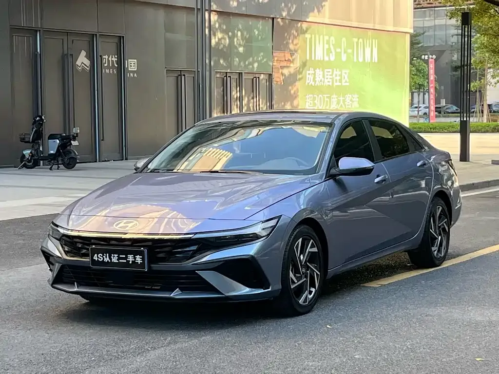 Hyundai Elantra — фото 1