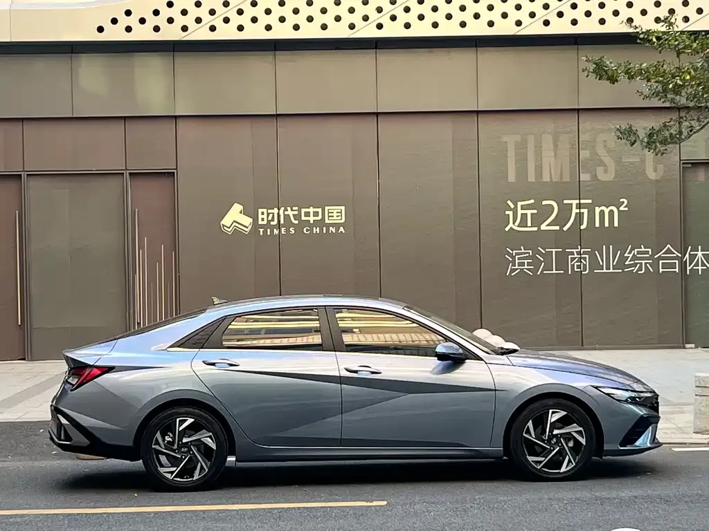 Hyundai Elantra — фото 10