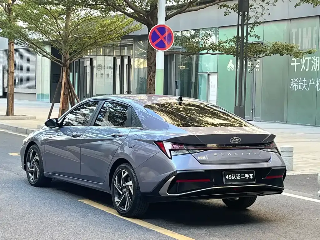 Hyundai Elantra — фото 4