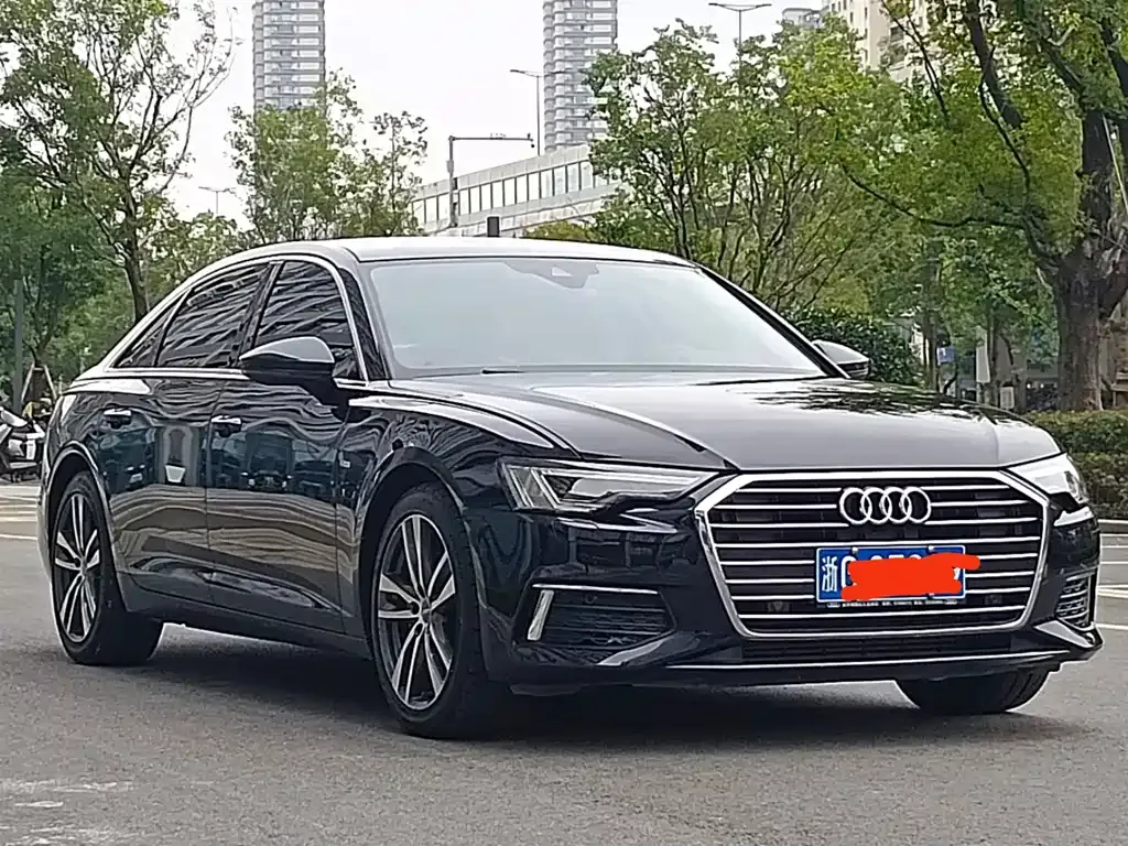 Audi A6L — фото 1