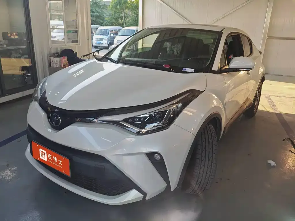 Toyota C-HR — фото 1